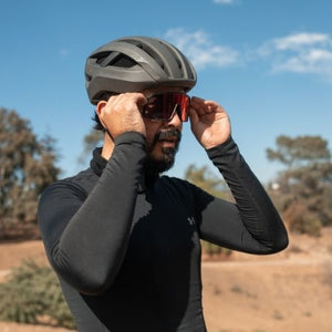 Smart minimaistisk design. Cykelhjelmens design gør at den kan bæres af alle. Store luft huller sørger for ventilation når i er ude at cykle.